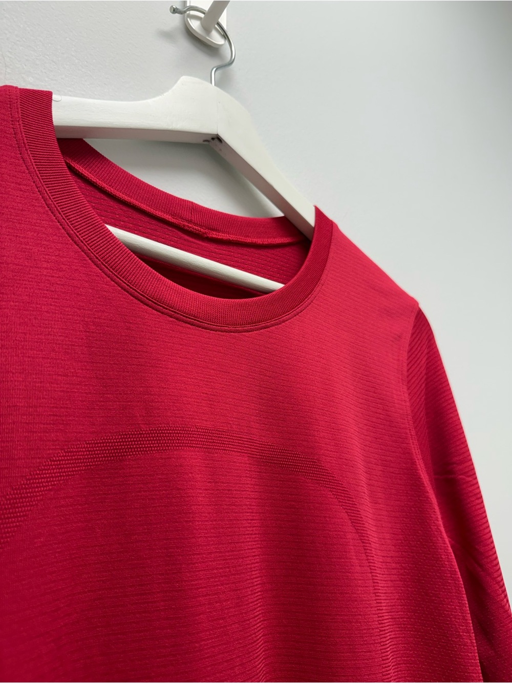 Lululemon Swiftly Relaxed Long-Sleeve Shirt - Oxford Red, size 6 - Picture 5 of 6